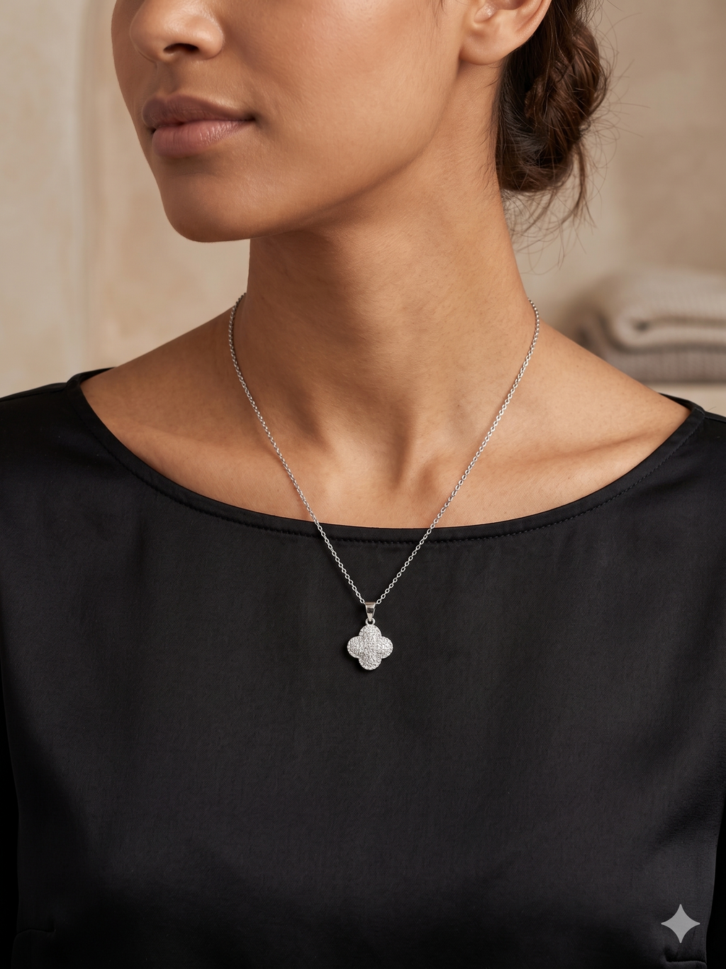 Edelstahl Kleeblatt Kette mit Zirkonia Steinen – Silberfarben